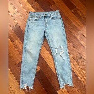AE stretched ripped 90’s skinny jeans. Size 4 SHORT.